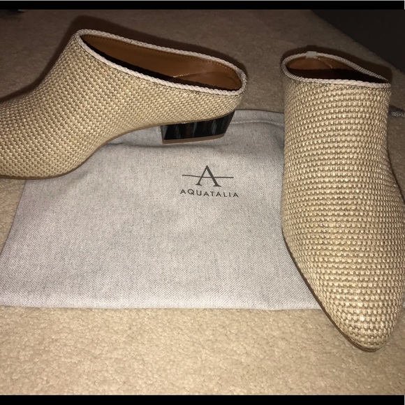 Aquatalia Shoes - Aquatalia “Fife Woven” Straw Mules Size 7